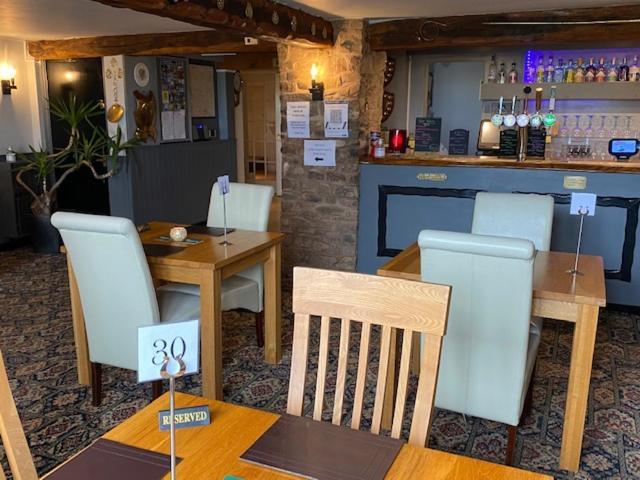 The Thelbridge Cross Inn Crediton Exterior photo