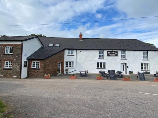 The Thelbridge Cross Inn Crediton Exterior photo