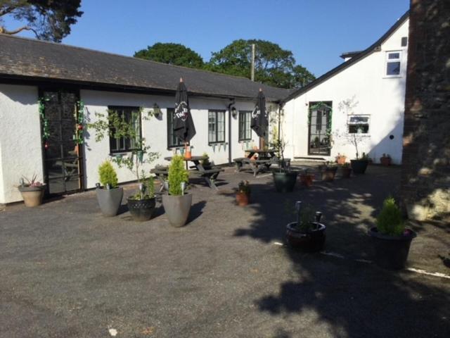 The Thelbridge Cross Inn Crediton Exterior photo